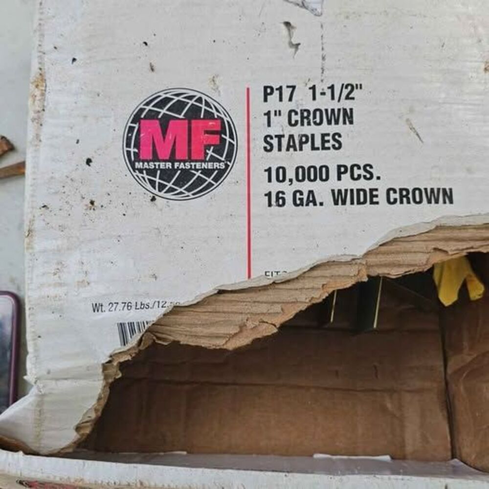 Master Fasteners 16 Ga. 1-1/2" 1" Crown Galvanized Staples